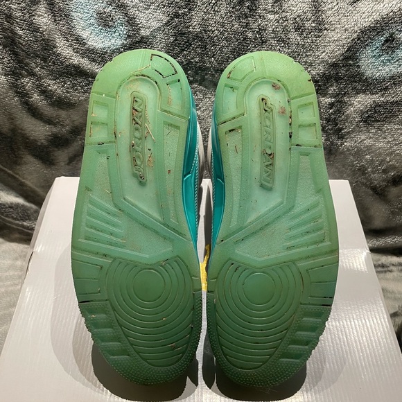 Jordan 3s Retro Explorer ‘Tropical Twist’ - Picture 6 of 9